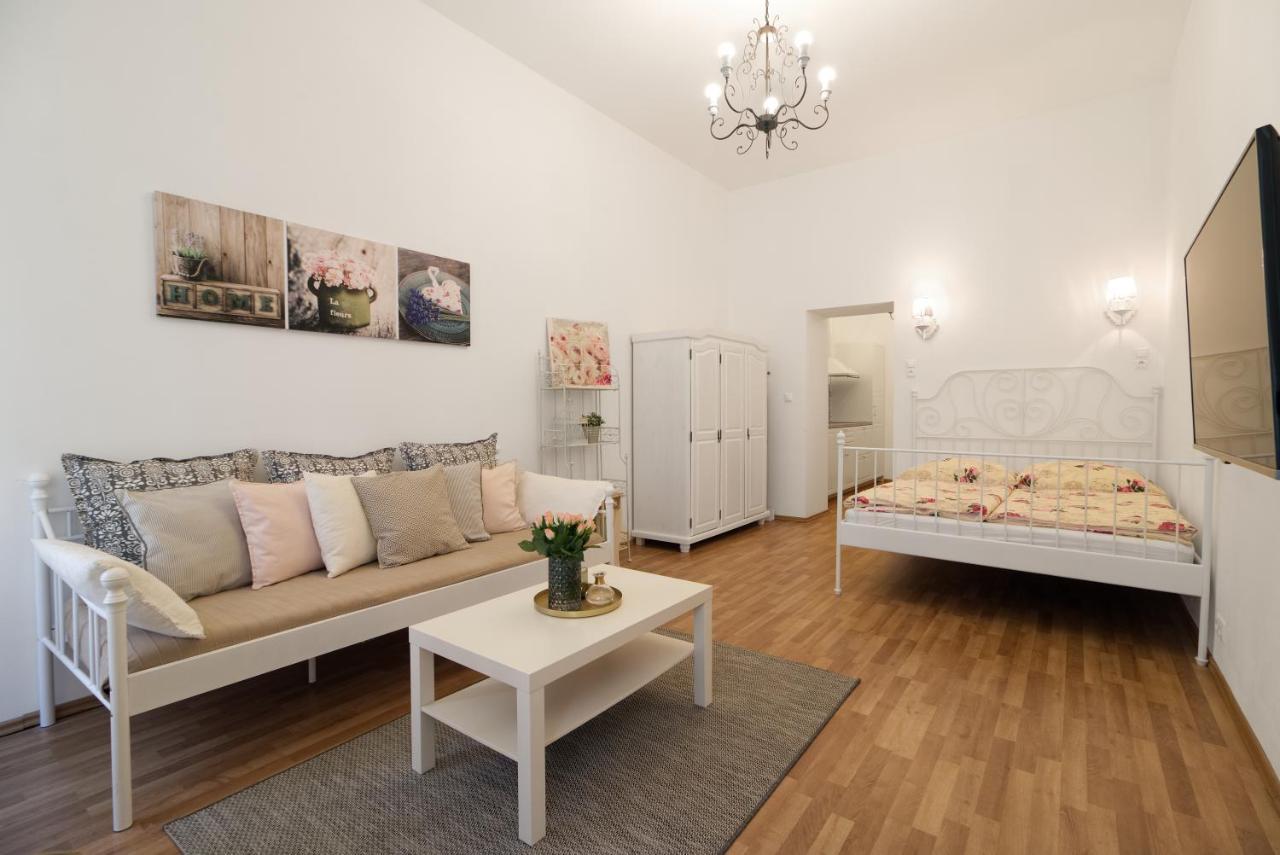 A La Champagne Apartment Prague Ngoại thất bức ảnh